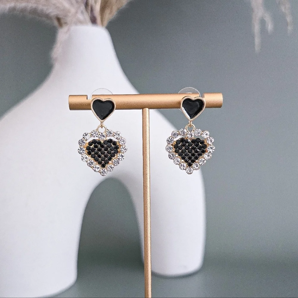Black crystal heart shaped small earrings new